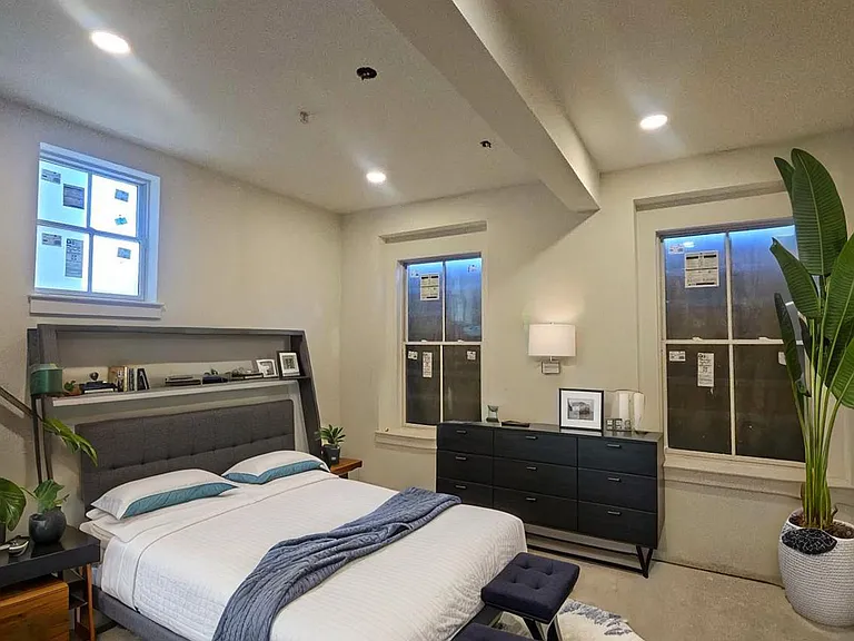 1031 E Monument St #7 — Photo 2