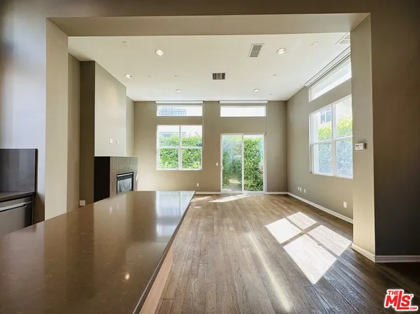 6581 Seabluff Dr, Playa Vista, CA