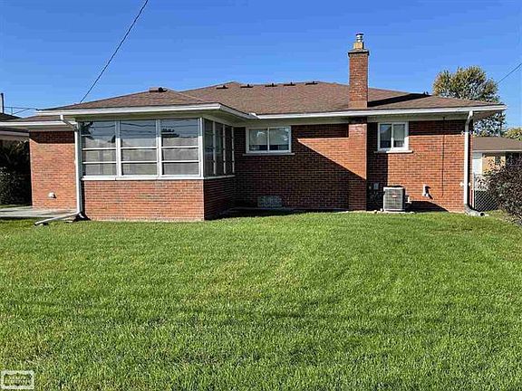 4th image of 28350 Campbell Dr