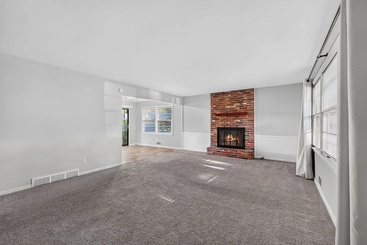 8342 Travis Ln — Photo 4