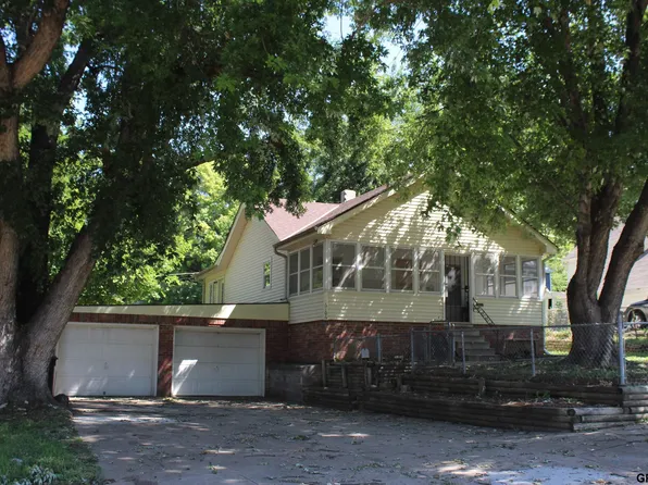 6106 Pratt St, Omaha, NE 68104