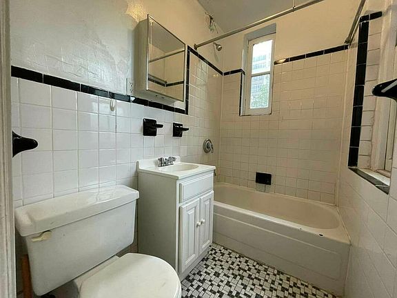 5th image of 30 Columbia Pl APT 18