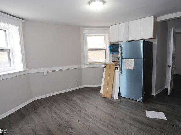 2nd image of 3142 N Kenmore Ave