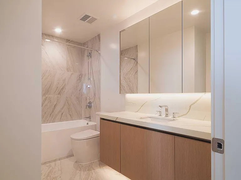1475 Foster St #906 — Photo 8