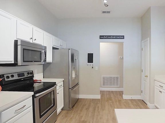4th image of 3006 Sand Stone Cir