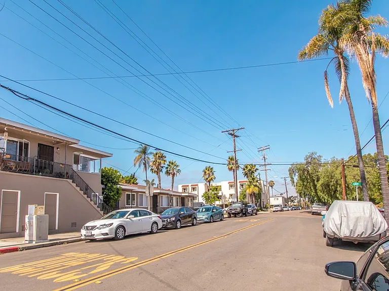 4209 Monroe Ave — Photo 12
