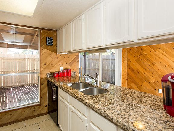 4th image of 211 E Betty Elyse Ln