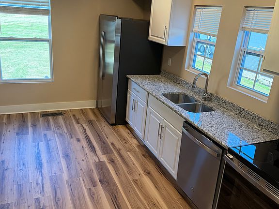 4th image of 7713 Greenwood Rd