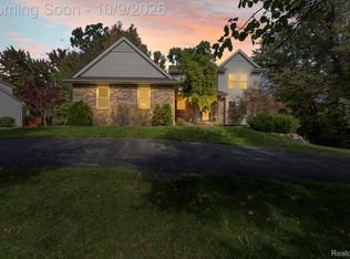 1761 Spruce Dr, Commerce Township, MI 48390