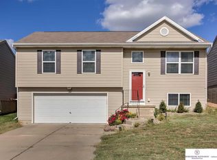8936 Quest St, Omaha, NE 68122