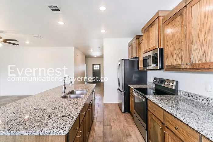 4 bed, 2.0 bath, 1752 sqft, $1,745 — Photo 4