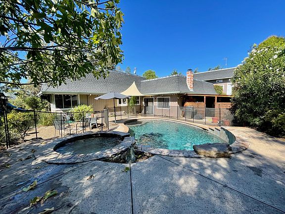 pool, jacuzzi and child safe removable fencing