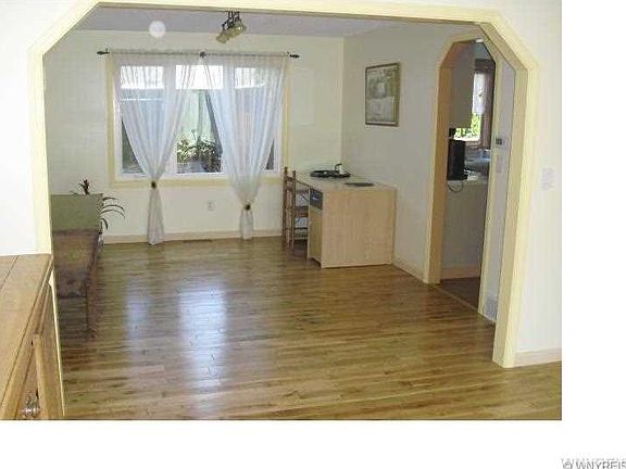 4th image of 296 Londonderry Ln
