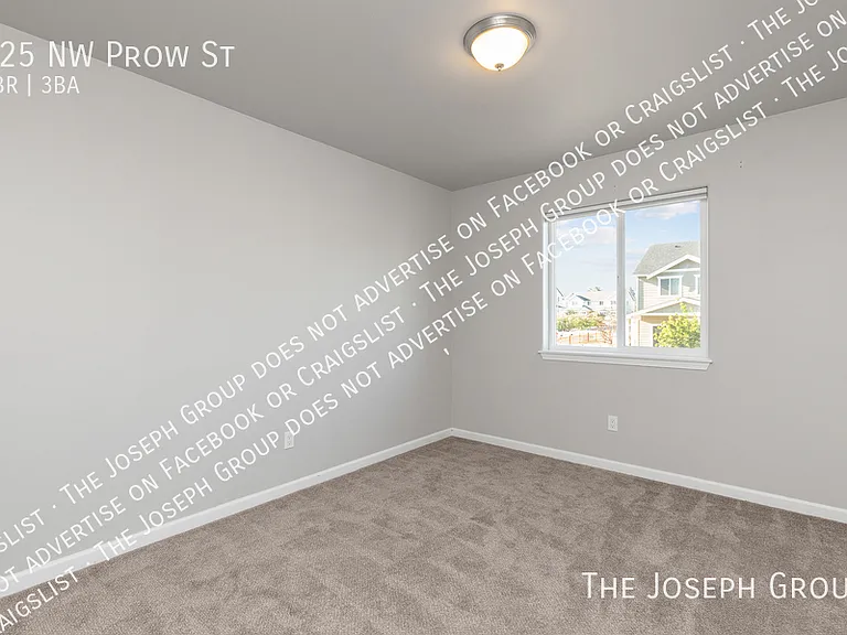625 NW Prow St — Photo 32