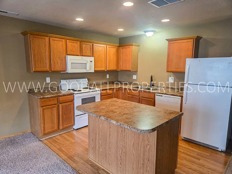 1116 Redstone Ln — Photo 5