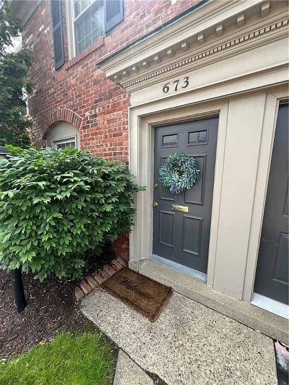 673 Robinwood Dr photo 1