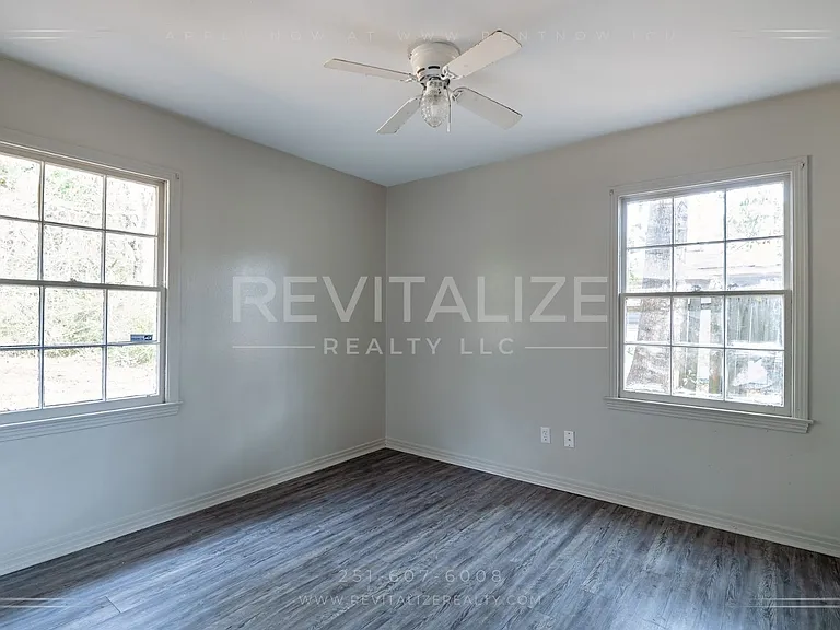 1258 Charmaine Cir N — Photo 15