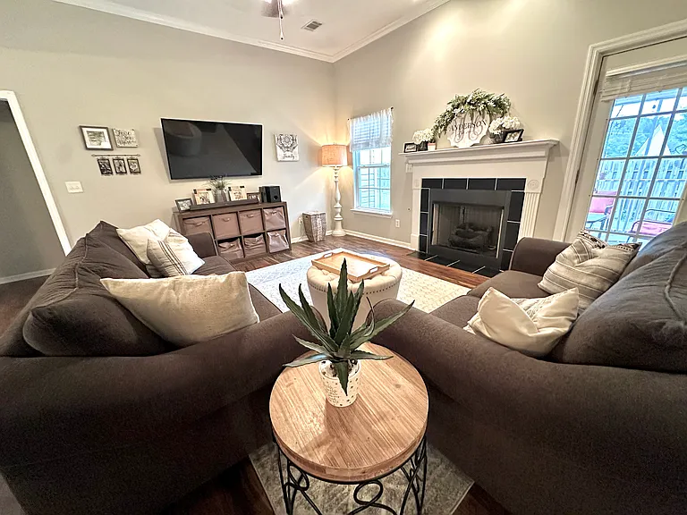 877 Tyler Woods Dr — Photo 6