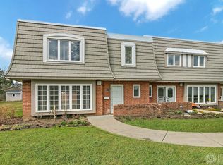 1499 Chantilly Ct, Highland Park, IL 60035