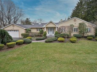 13 Hilltop Pl, Monsey, NY 10952