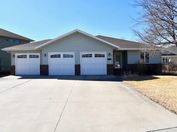 1109 Winchester Dr, Pierre, SD 57501