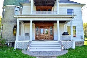2nd image of 32 N Main St
