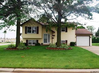 602 3rd St NW, Dyersville, IA 52040