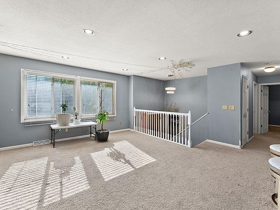5th image of 475 Spring Hill Rd