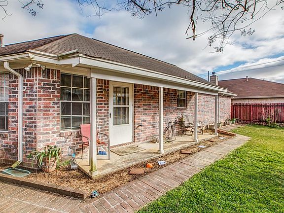 3rd image of 906 Juniper Ct