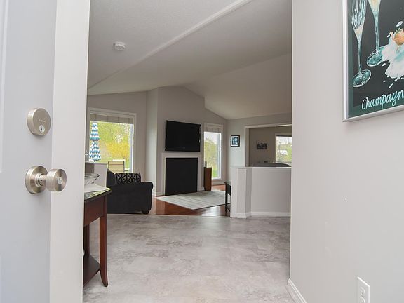 5th image of 28 Walden Pond Drive
