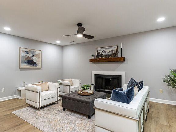3rd image of 103 Summerlin Dr