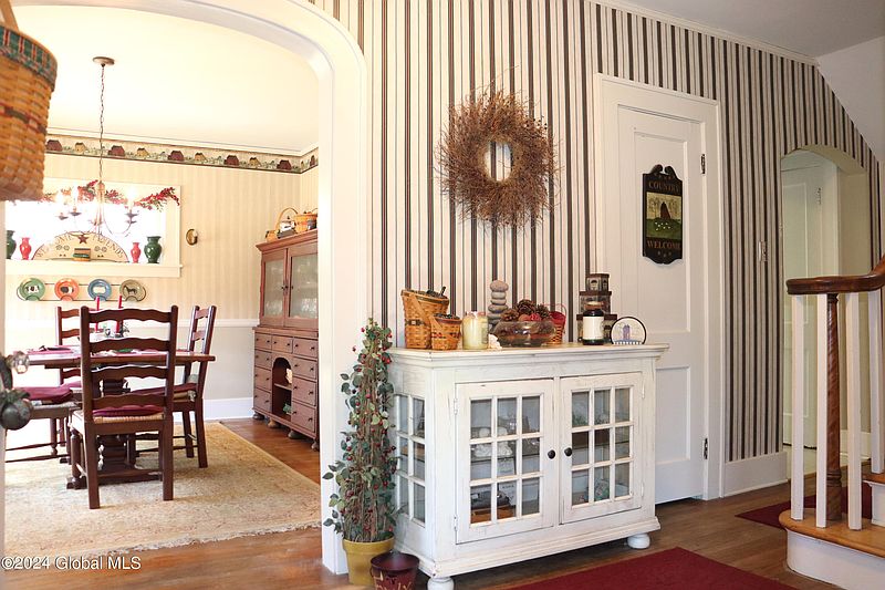 3rd image of 1388 Keyes Avenue