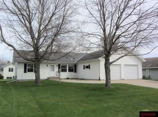 821 Spruce Pl, Saint Peter, MN 56082