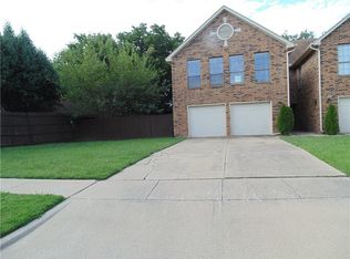 1201 W Hudgins St #1203, Grapevine, TX 76051