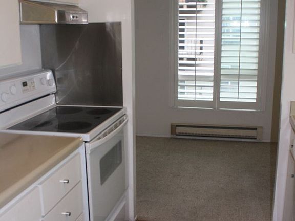 3rd image of 934 Peninsula Ave APT 307