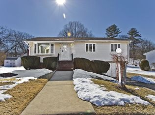 4 Oakridge Dr, Saugus, MA 01906