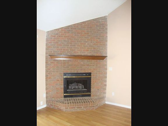 3rd image of 4491 Parkwood Sq