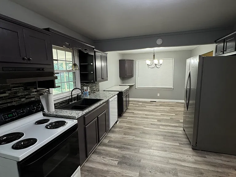 215 Lee Rd — Photo 8