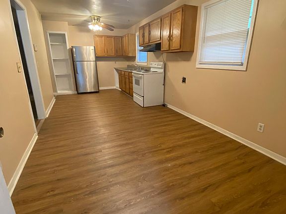 4th image of 2126 Langley St