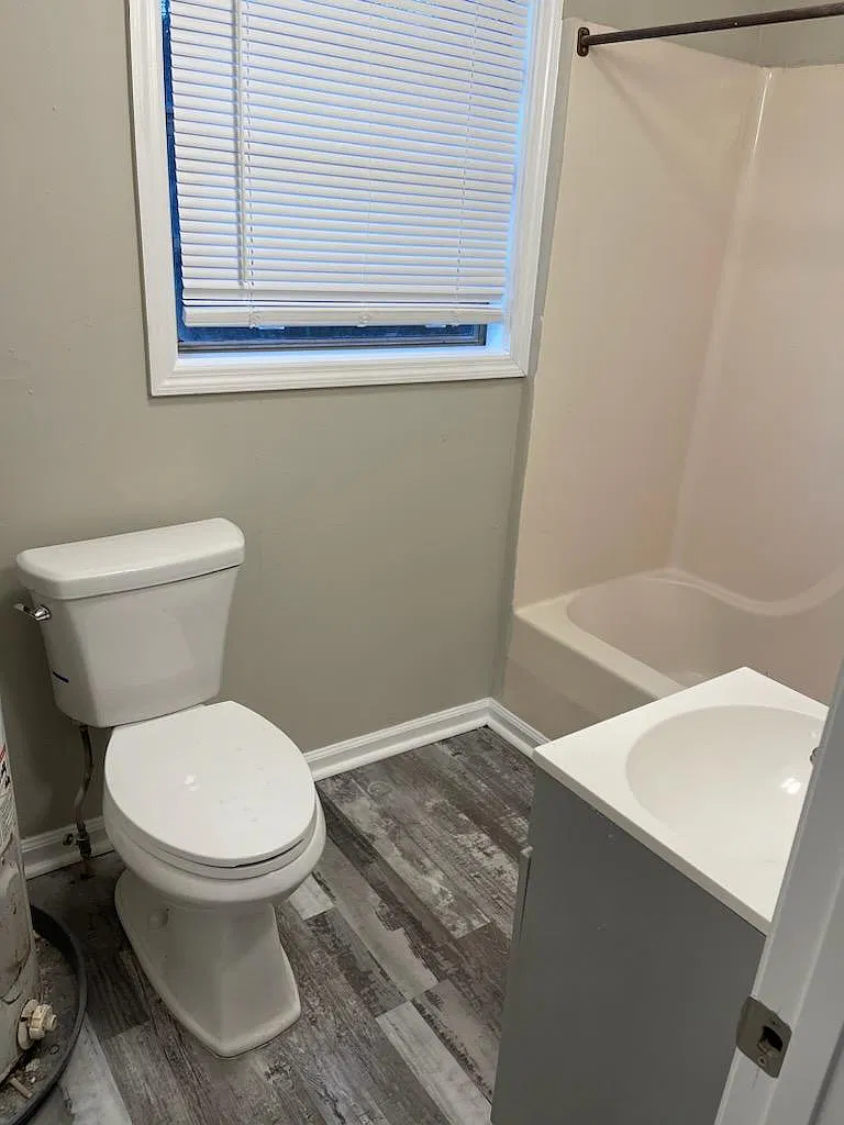 2 bed, 1000 sqft, $1,049 — Photo 3