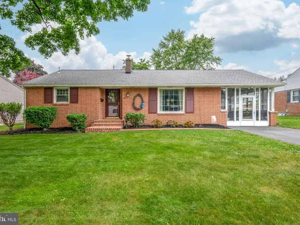 15 Laurel Ave, Elizabethtown, PA 17022