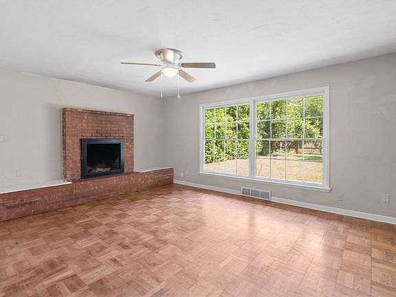 5th image of 1229 Leslie Ln