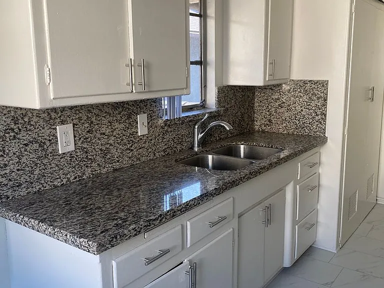 f7124 — Photo 9