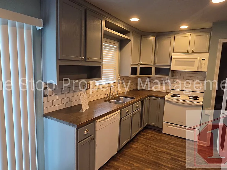608 NE Florence Ave #A — Photo 6