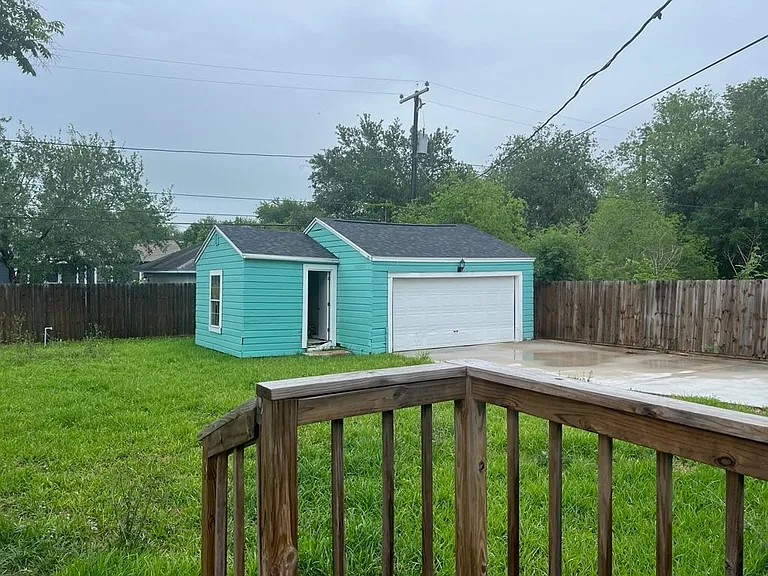 3114 Topeka St — Photo 9