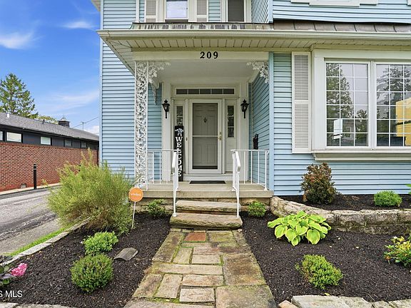 3rd image of 209 Jefferson St