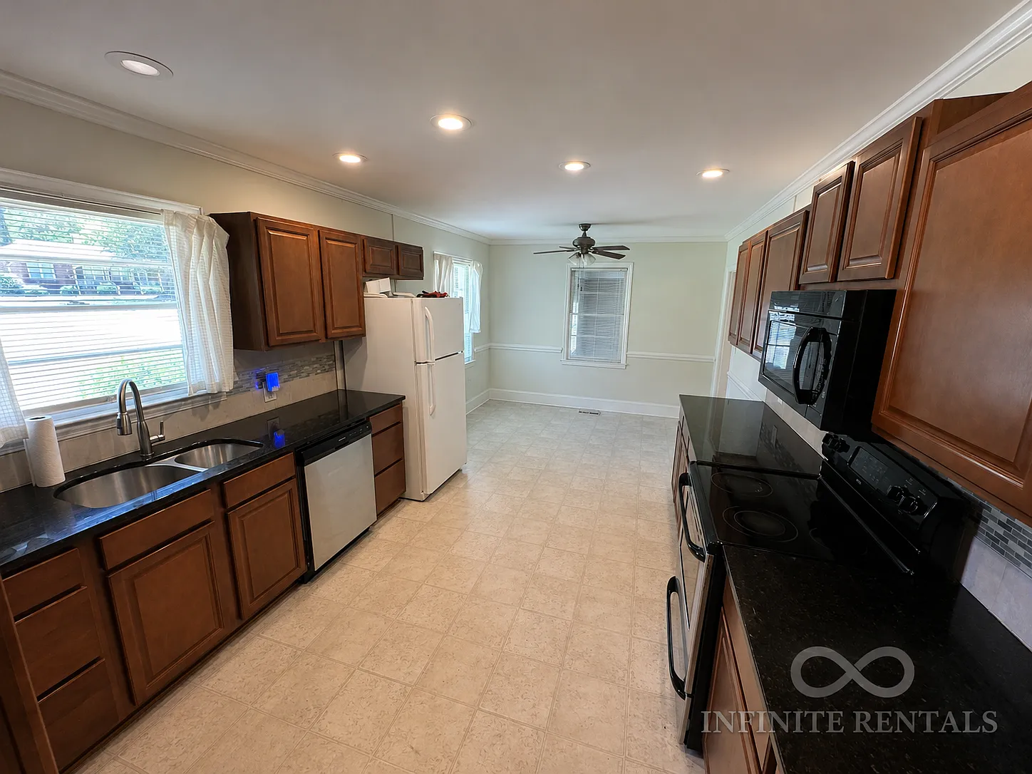 4 bed, 2200 sqft, $2,000 — Photo 3