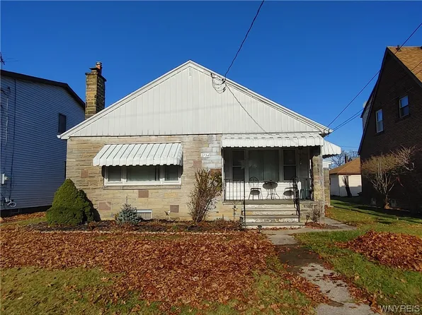 2734 Independence Ave, Niagara Falls, NY 14301