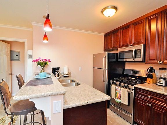 5th image of 631 Missouri St #30
