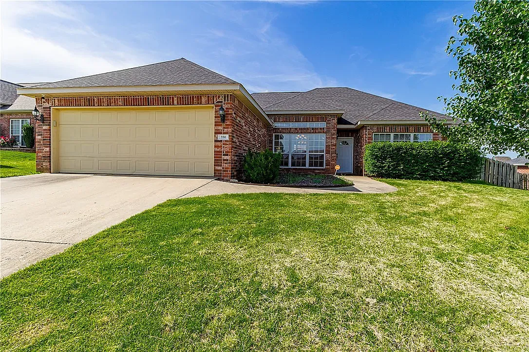 4 bed, 1959 sqft, $1,850 — Photo 1
